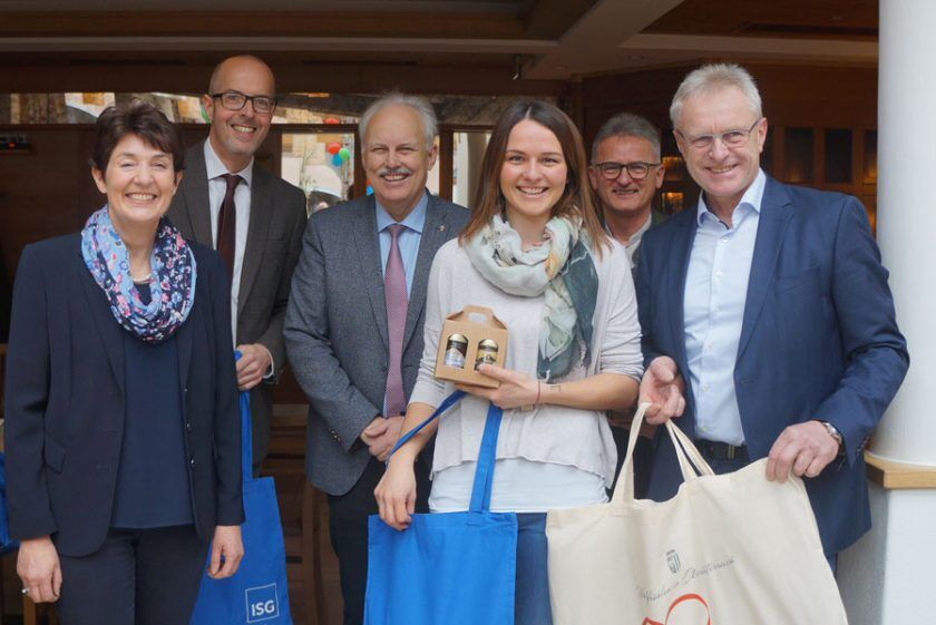 uebergabe_tarsdorf-840x561-azwge26ha253g2c